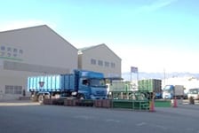 トラックの計量風景。計測したデータもe-reverse.comに連携